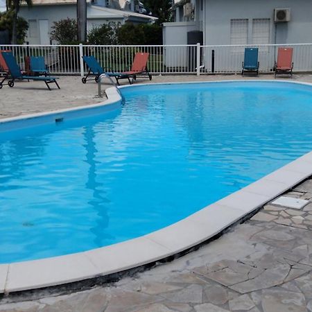 Bungalow Avec Piscine แซงต์-ฟรองซัวส์ ภายนอก รูปภาพ